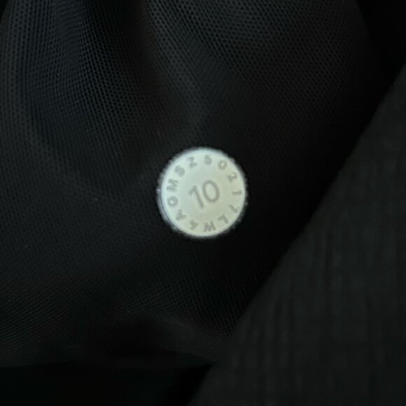 Lululemon In Depth Mesh Lightweight Jacket in Black Size 10 - Picture 11 of 11